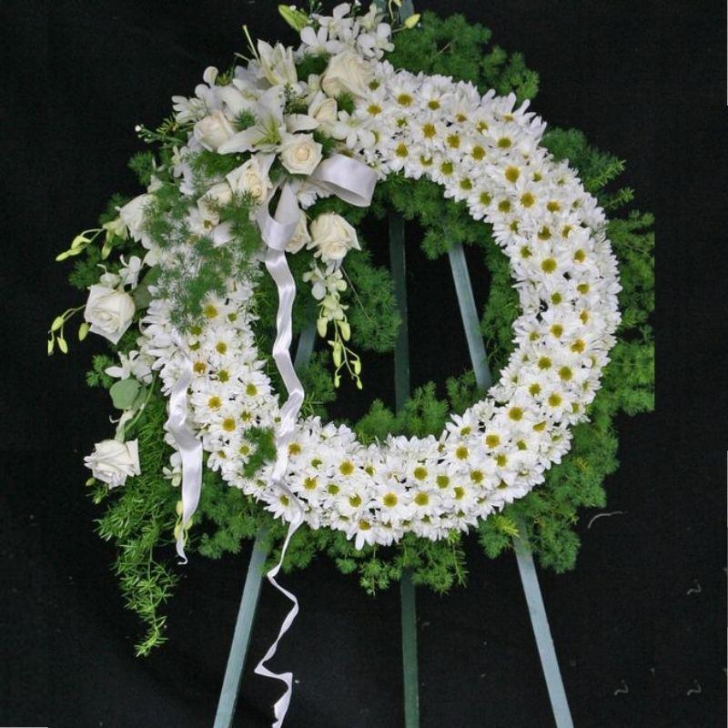 corona fúnebre de margaritas