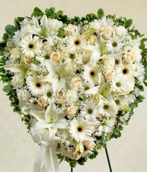 Corona de flores corazón blanco