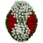 Corona de flores de rosas rojas