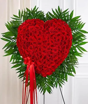 Corona fúnebre corazón de rosas rojas