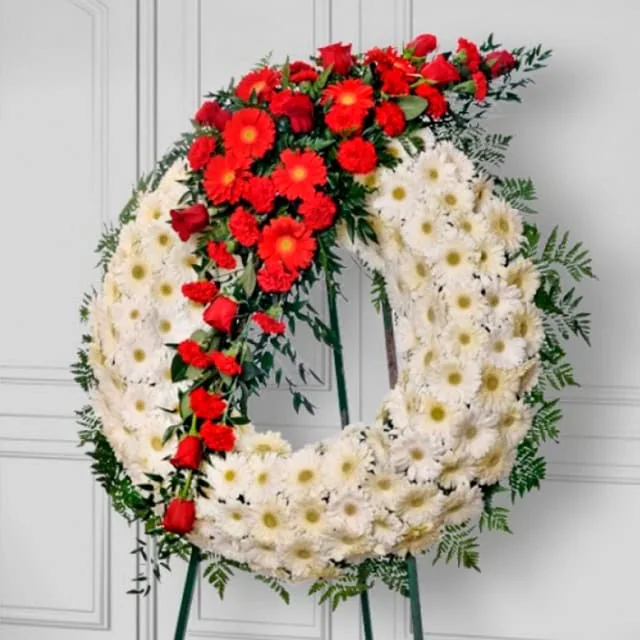 Corona fúnebre de margaritas blancas con gerberas, rosas, claveles rojos CF17