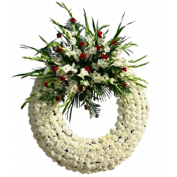 Corona fúnebre de pompones blancos con rosas rojas y azucenas
