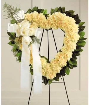 Corona funeral corazón blanco de claveles, rosas y cinta
